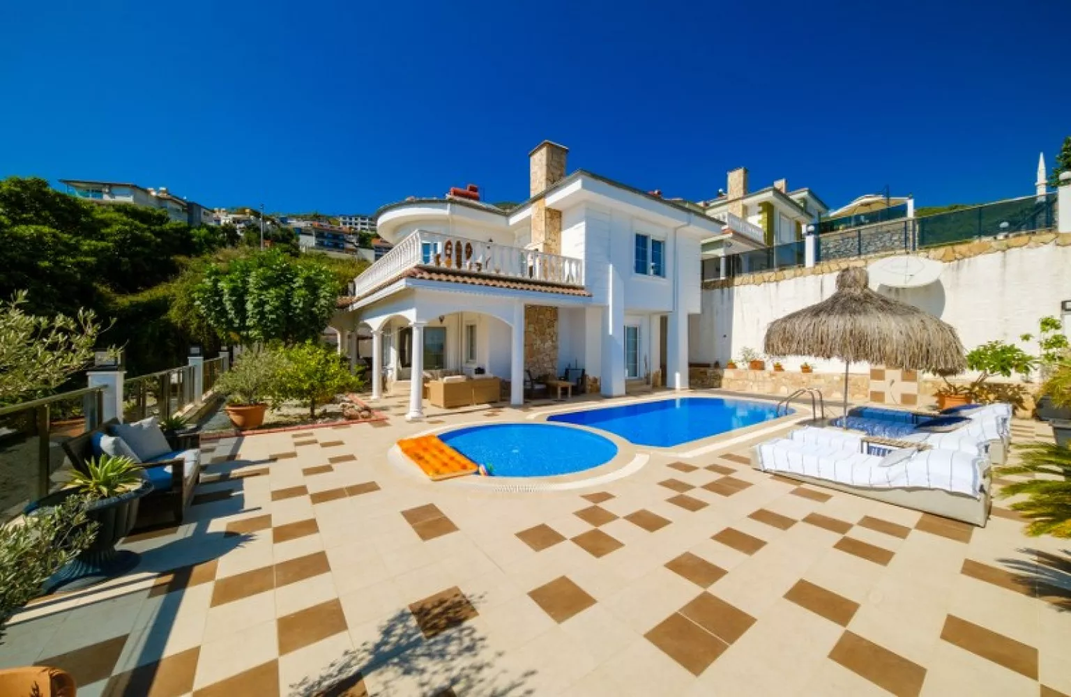 Satılık Eşyalı 4+1 Villa, Alanya Hasbahçe'de Deniz Manzaralı