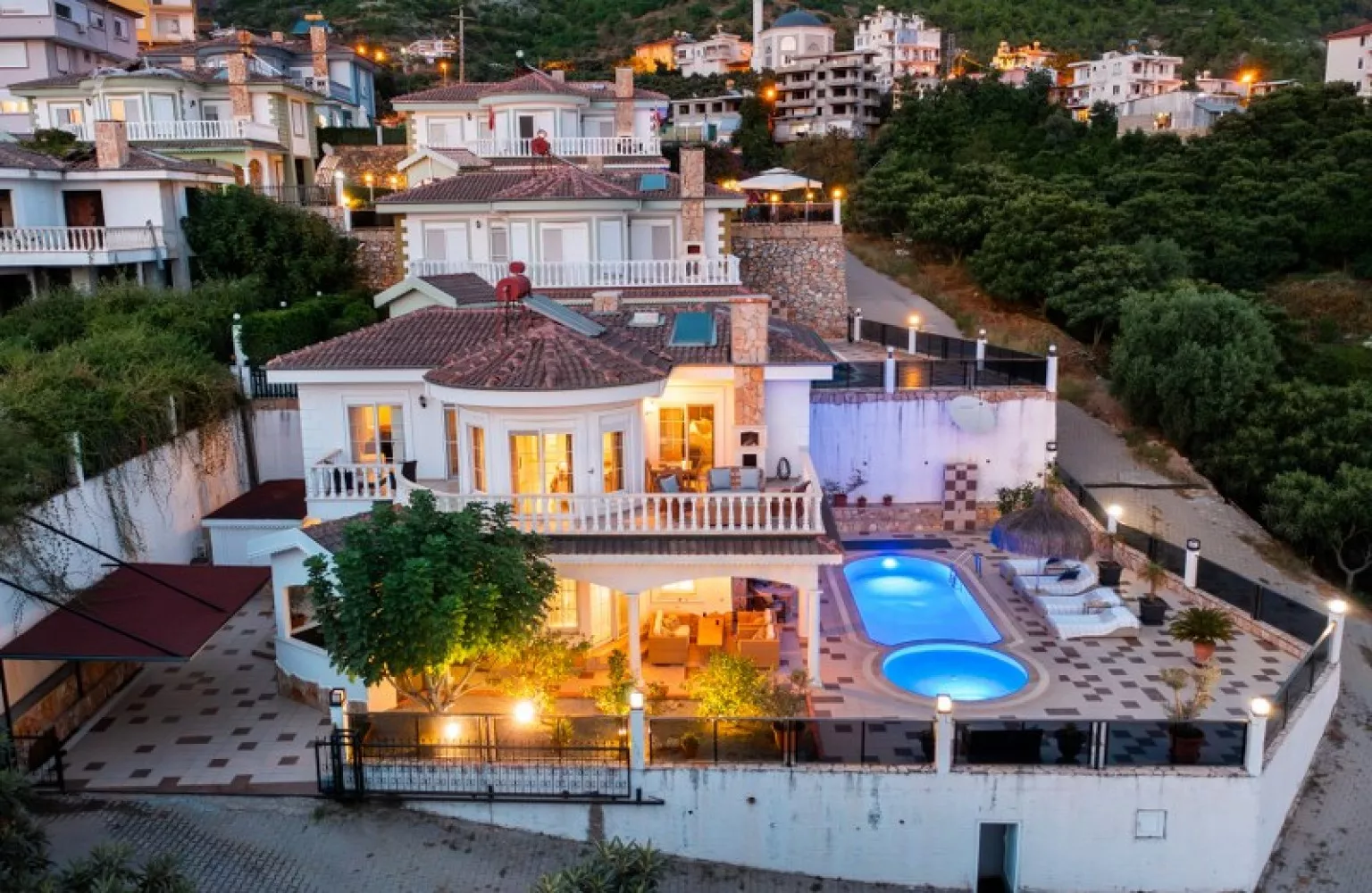 Satılık Eşyalı 4+1 Villa, Alanya Hasbahçe'de Deniz Manzaralı