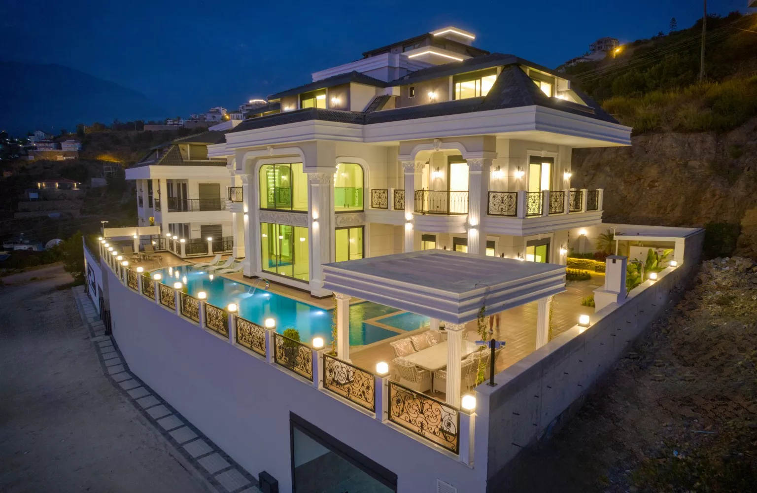 Satılık Deniz Manzaralı 5+2 Villa, Kargıcak Alanya