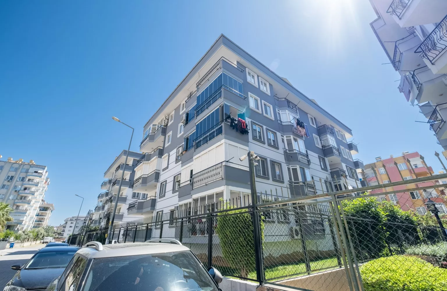 Oba Okşar Sitesi'nde Satılık  2+1 Daire, Plaja Yakın