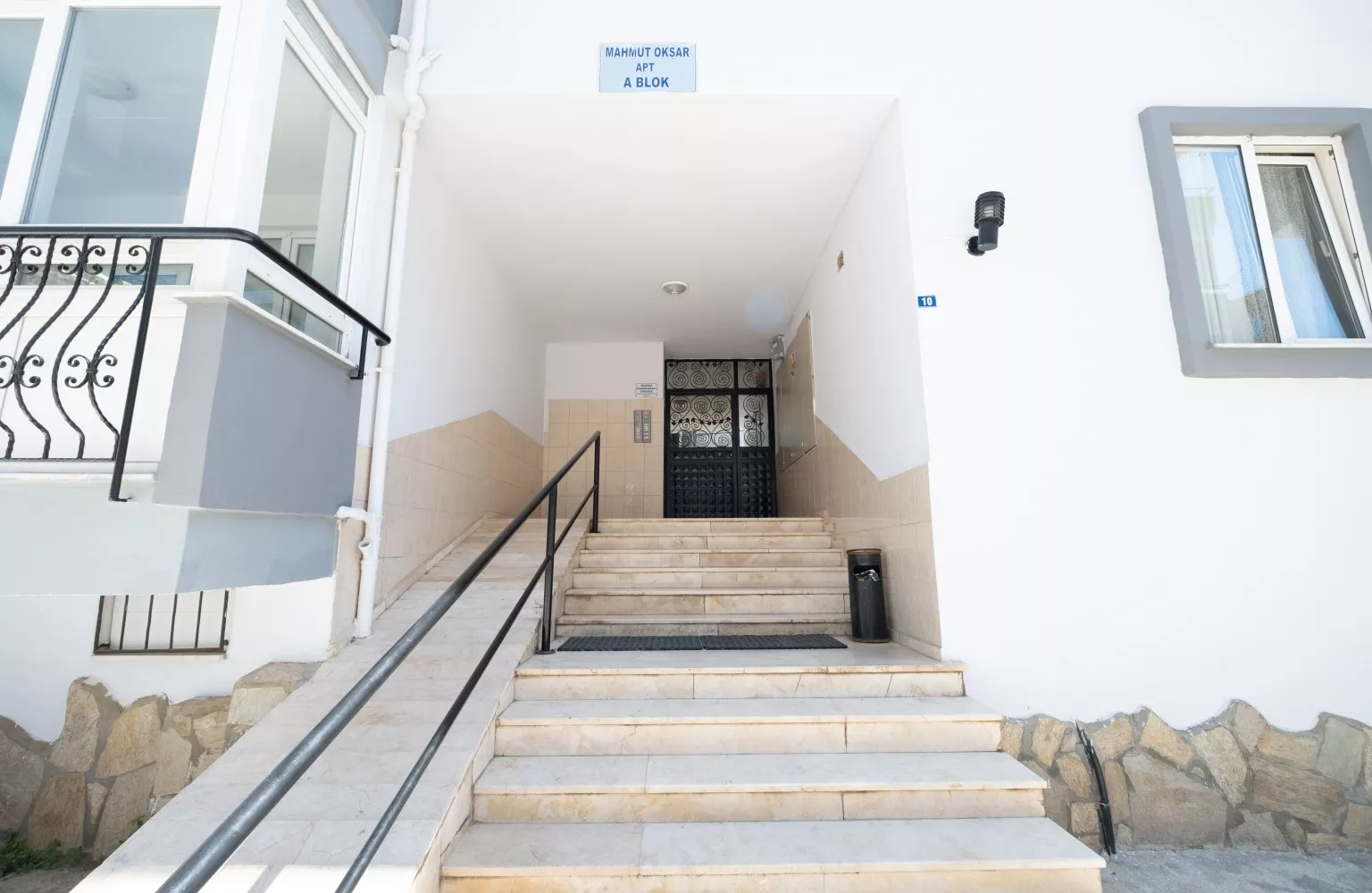 Oba Okşar Sitesi'nde Satılık  2+1 Daire, Plaja Yakın