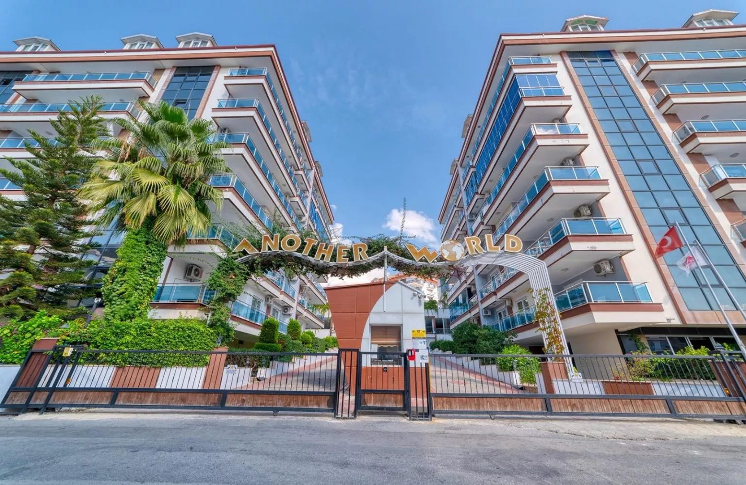 Alanya Another World Sitesi'nde Satılık 2+1 Daire