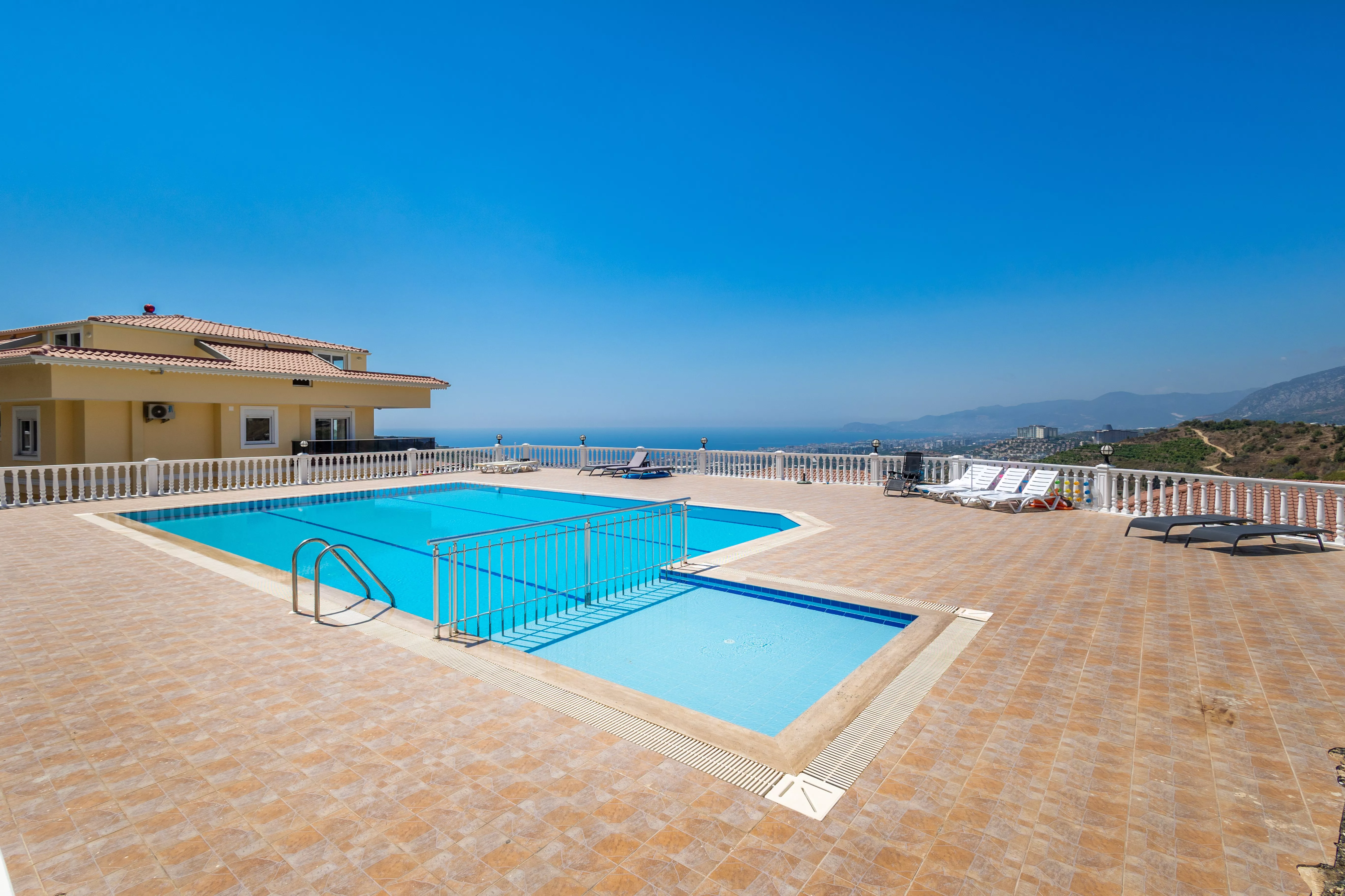 Möblierte 3+1 Wohnung mit Meerblick in Kargıcak, Alanya