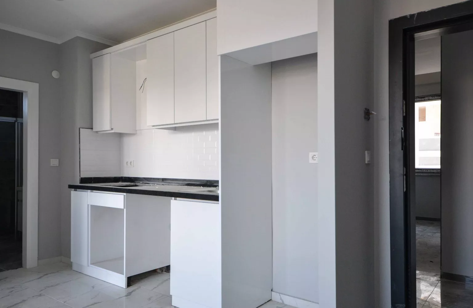 Alanya Avsallar'da Satılık Sosyal Alanlara Sahip 1+1 Daire