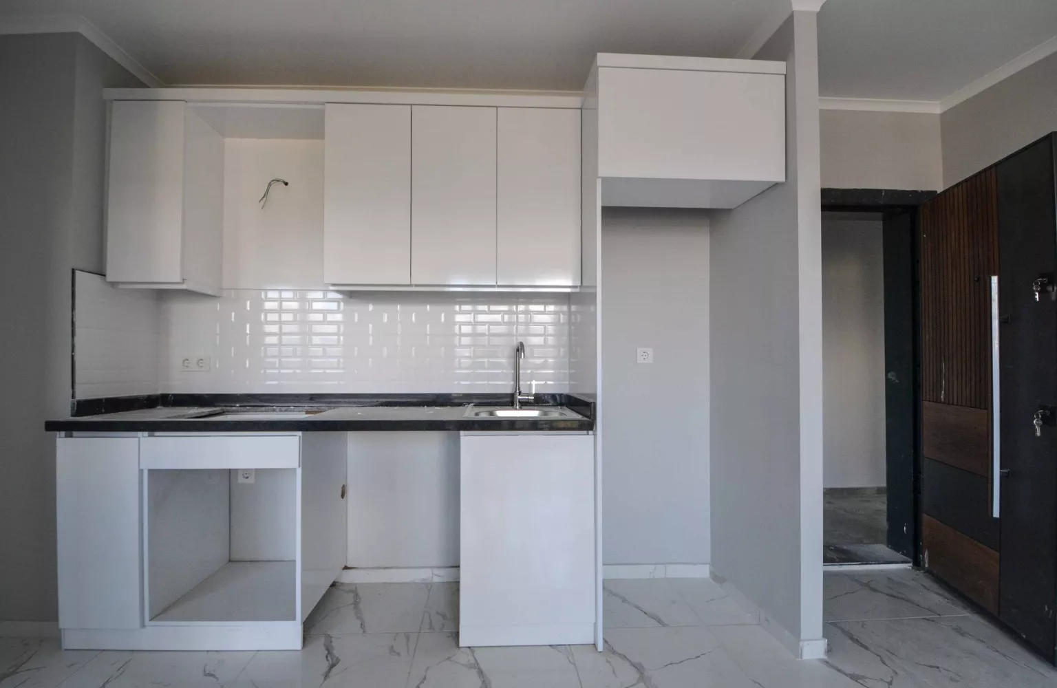 Alanya Avsallar'da Satılık Sosyal Alanlara Sahip 1+1 Daire