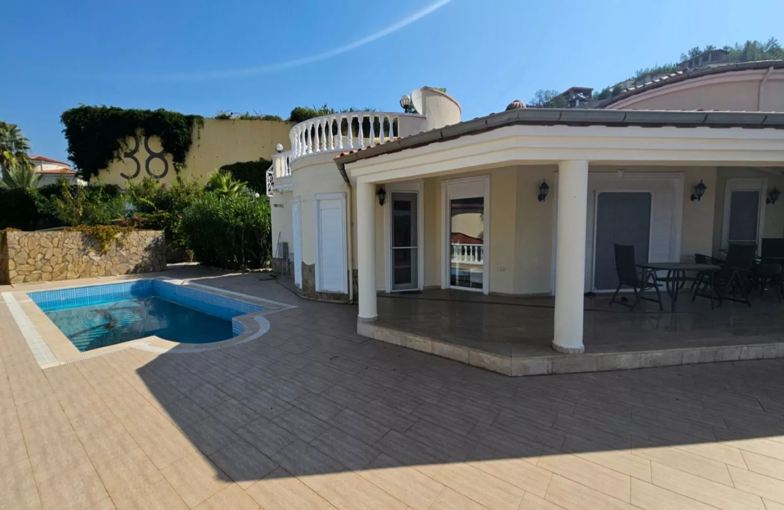 Alanya'da 3+1 deniz manzaralı özel havuzlu villa