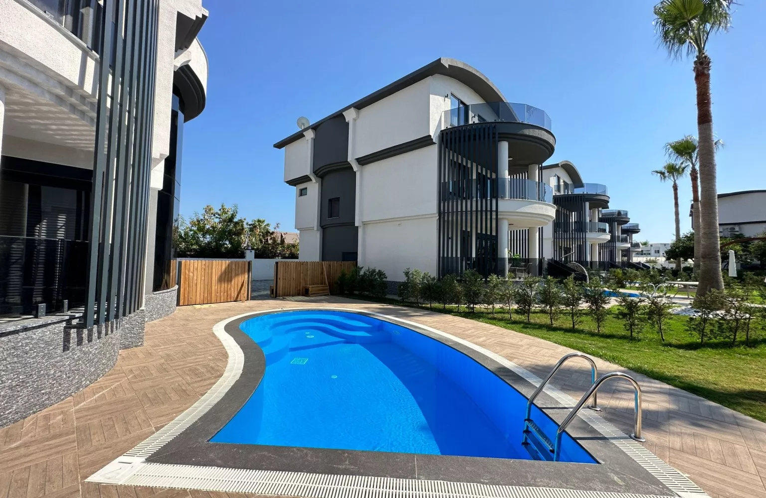 Alanya Payallarda satılık modern ve ferah tasarımlı  villa.