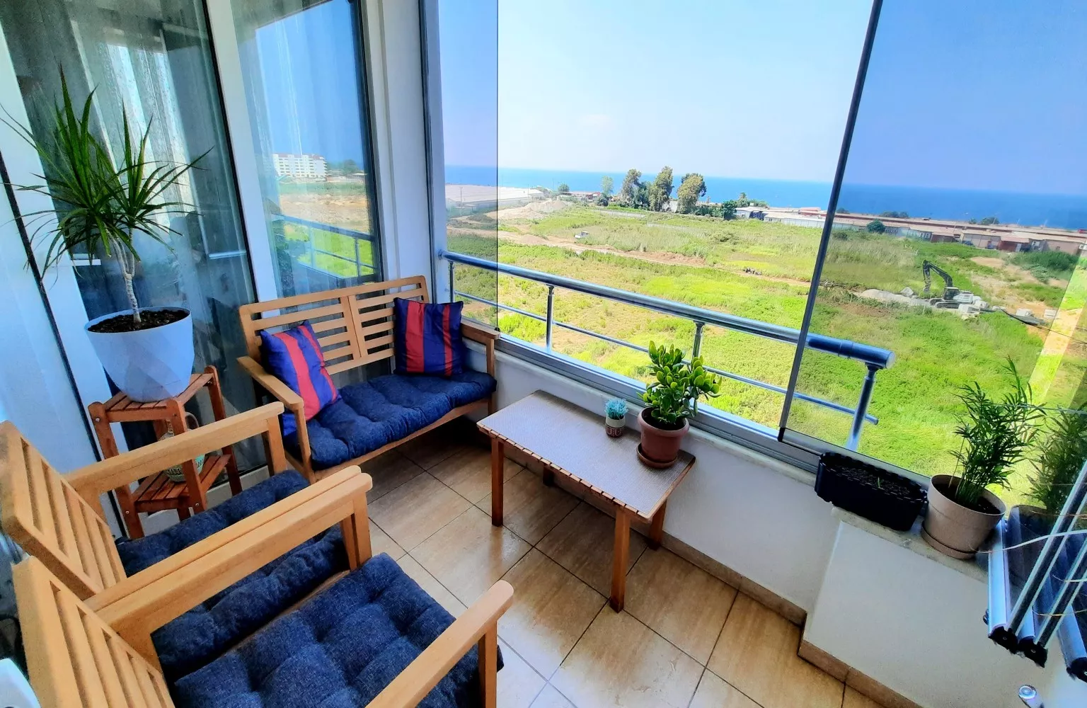 Demirtaş 'ta satılık deniz manzaralı 1+1 daire.