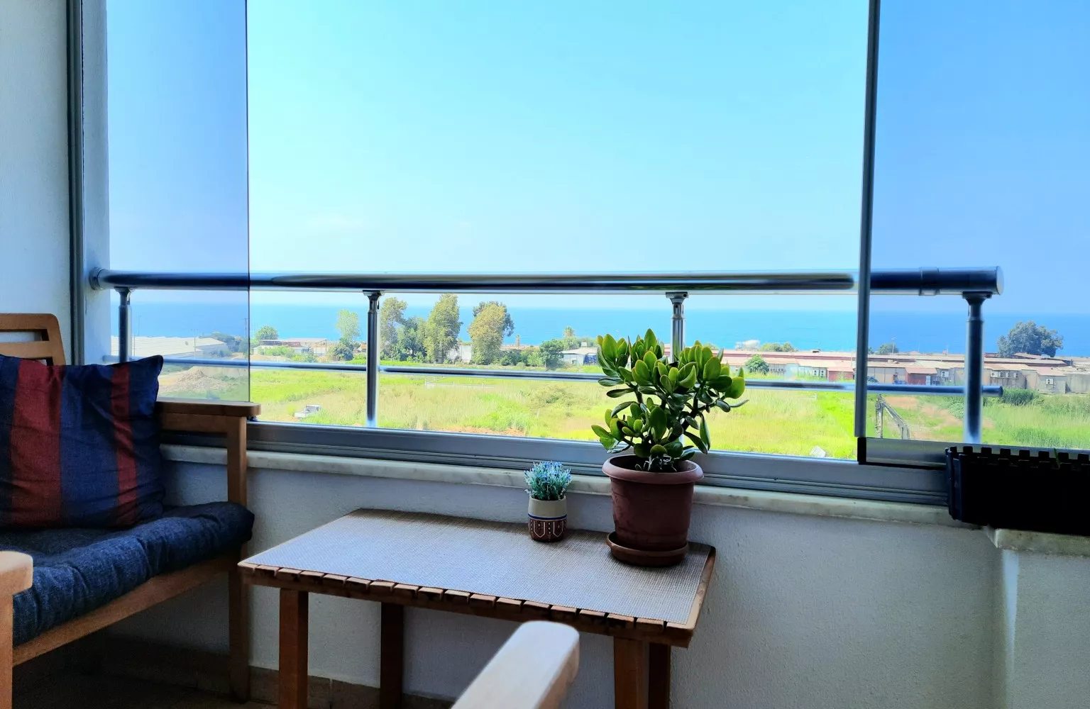 Demirtaş 'ta satılık deniz manzaralı 1+1 daire.