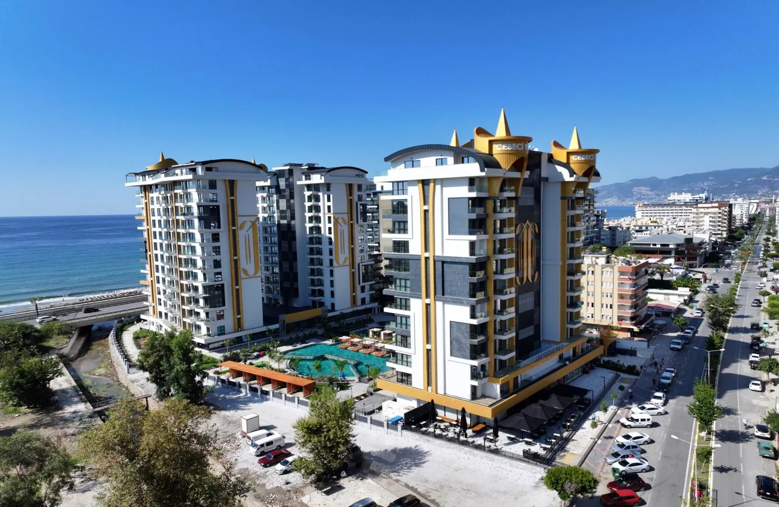 Cebeci Towers Mahmutlar'da denize sıfır satılık  2+1 daire.