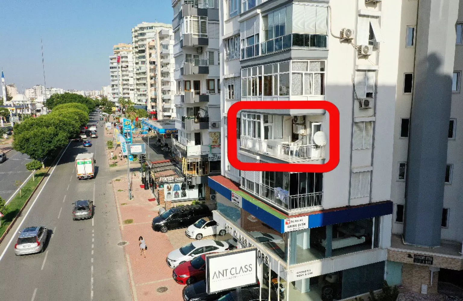 Fener mahallesi'nde merkezi konumda satılık geniş 3+1 daire.